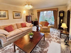 Lounge- click for photo gallery